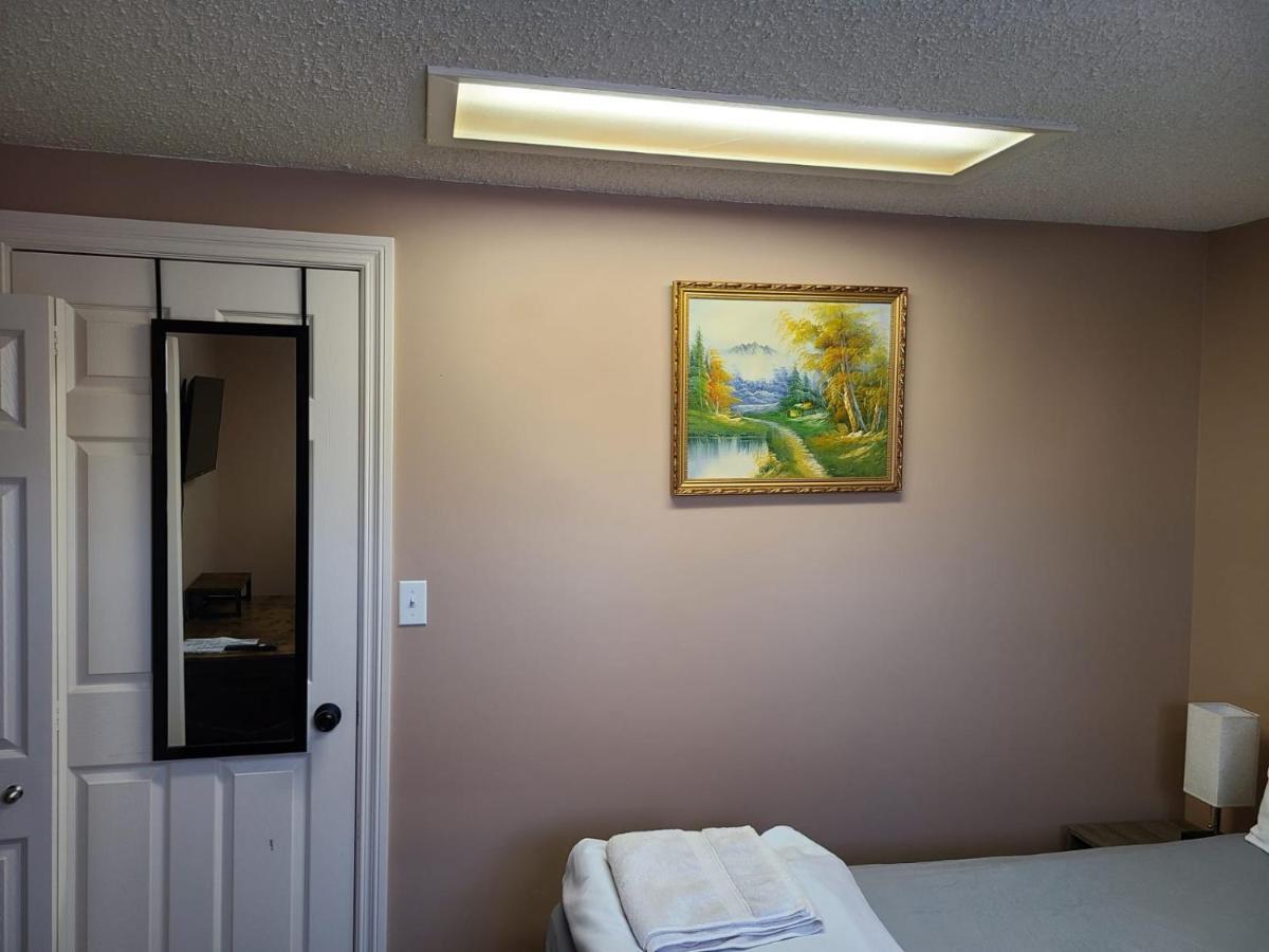 Cozy Home With Comfortable Beds And Fully Equipped Kitchen 15 Mins Drive From Airport, Downtown, Sait And U Of C And 80 Min Drive To Banff Калґарі Екстер'єр фото