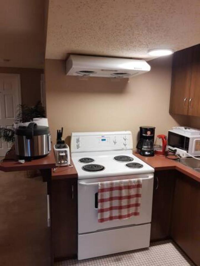 Cozy Home With Comfortable Beds And Fully Equipped Kitchen 15 Mins Drive From Airport, Downtown, Sait And U Of C And 80 Min Drive To Banff Калґарі Екстер'єр фото