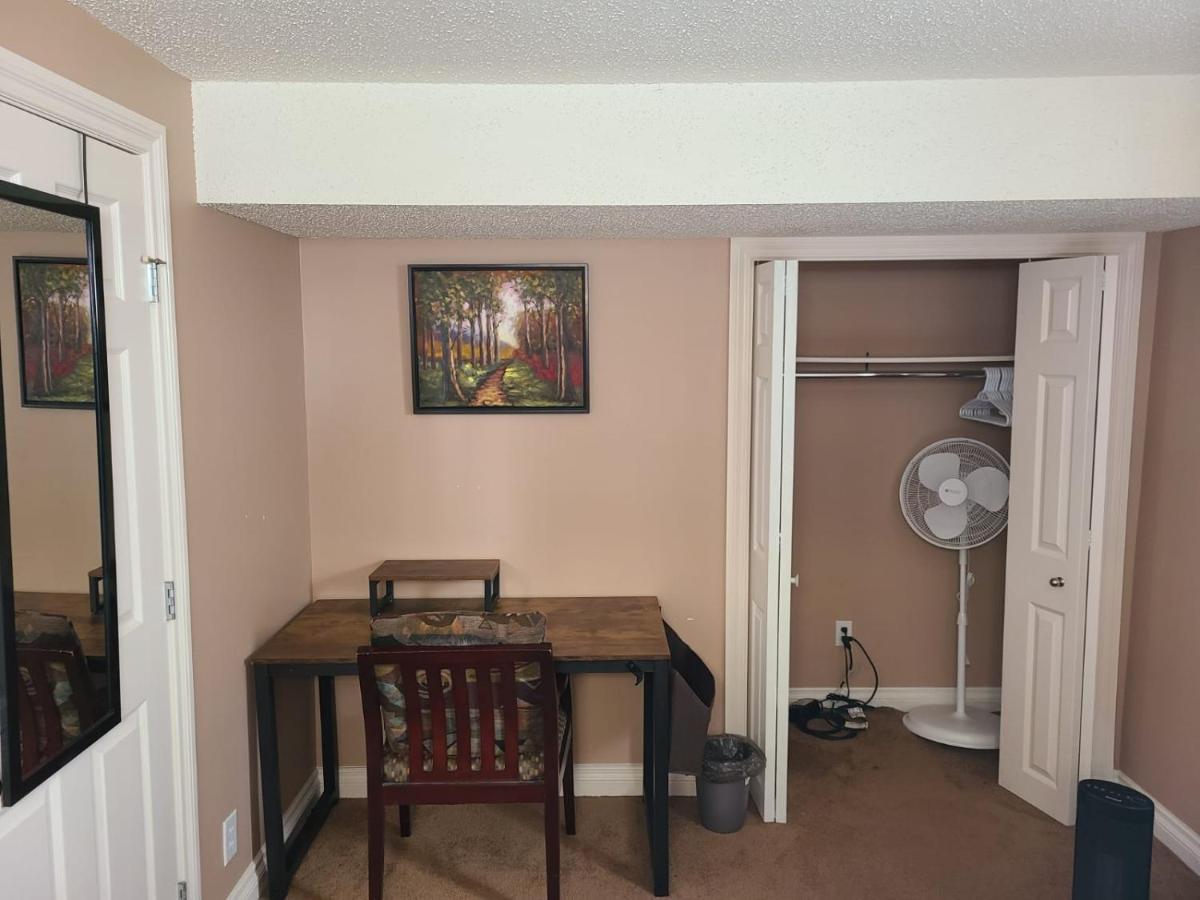 Cozy Home With Comfortable Beds And Fully Equipped Kitchen 15 Mins Drive From Airport, Downtown, Sait And U Of C And 80 Min Drive To Banff Калґарі Екстер'єр фото
